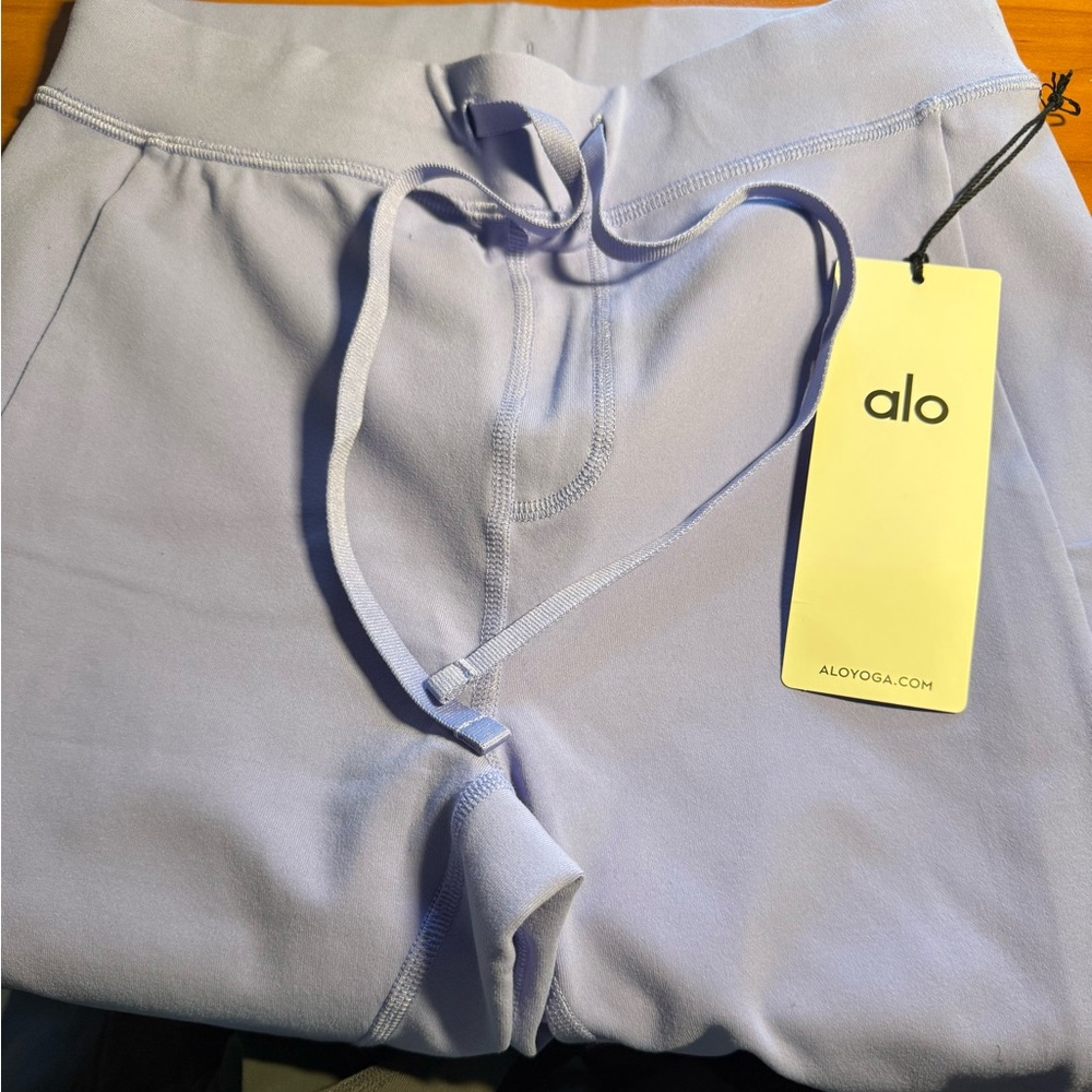 ALO Yoga Lavender Leggings. New With Tags Super soft